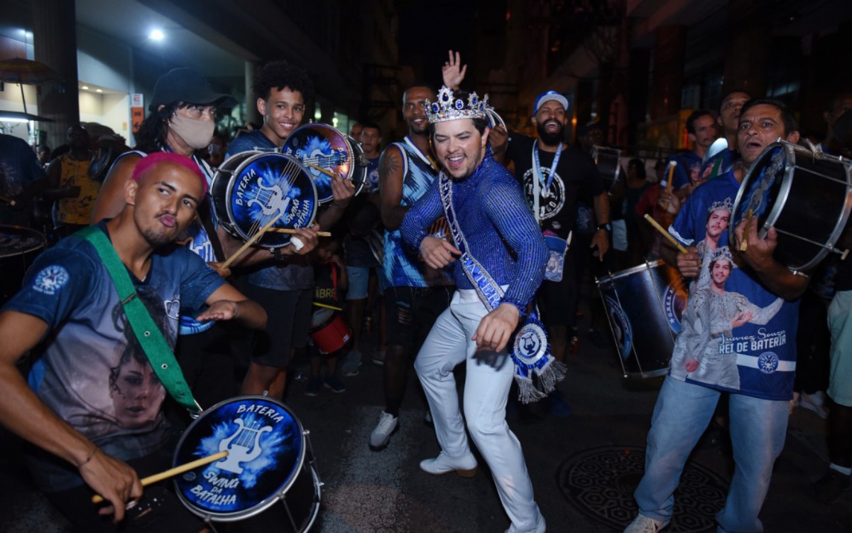 Cerim&ocirc;nia aconteceu antes do &uacute;ltimo ensaio de rua da escola, no Centro da cidade