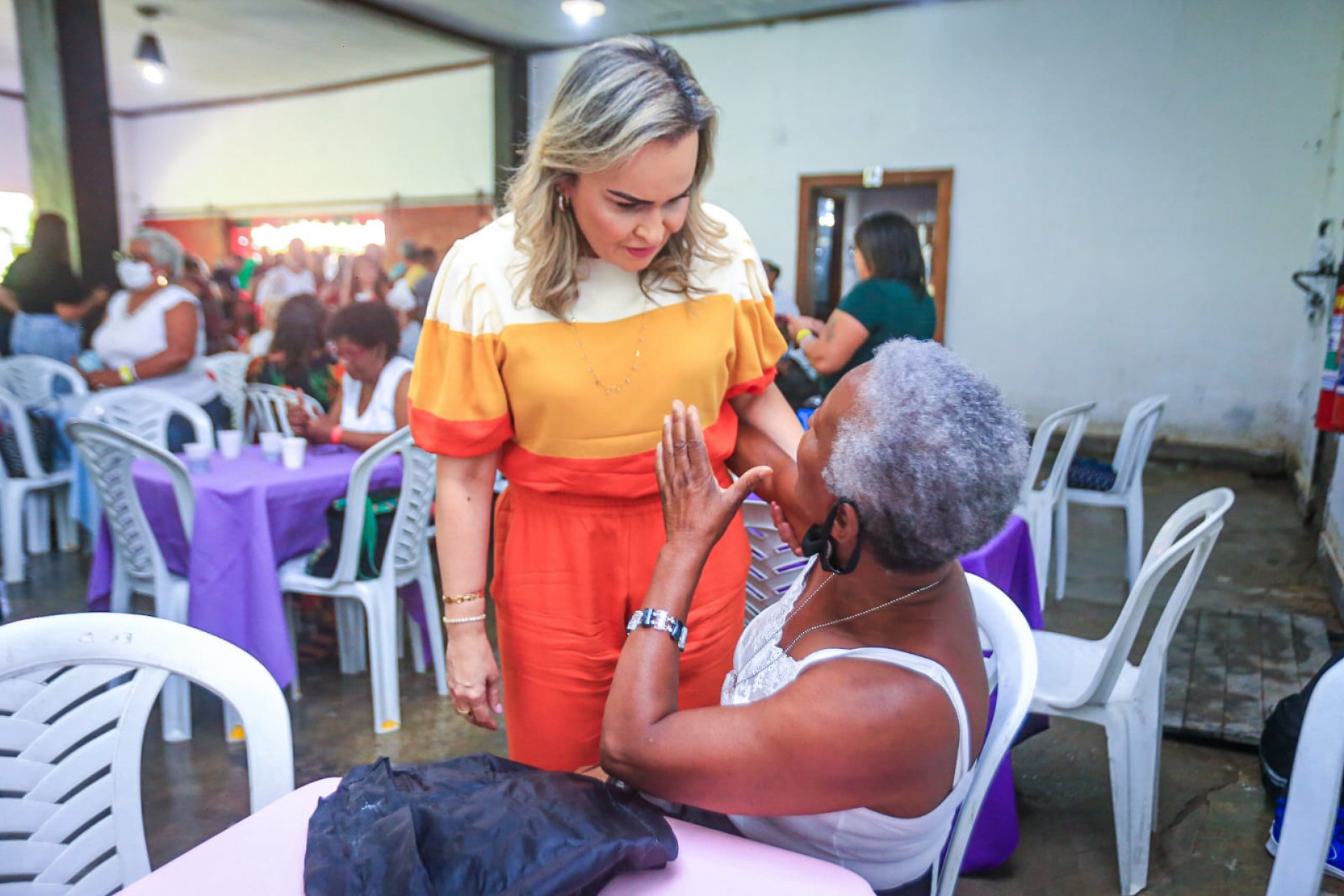 Daniela do Waguinho gostou da festa e conversou com as pessoas - Rafael Barreto/PMBR
