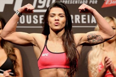 Cláudia Gadelha anuncia fim da carreira como lutadora e assume cargo de executiva do UFC: 'Novas oportunidades'