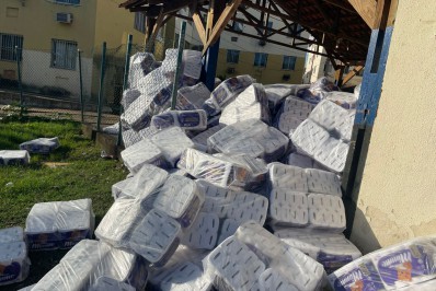Polícia recupera carga de papel higiênico dentro de conjunto residencial em Barros Filho