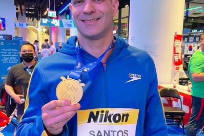 Nicholas Santos faz história e é tri no Mundial de Piscina Curta