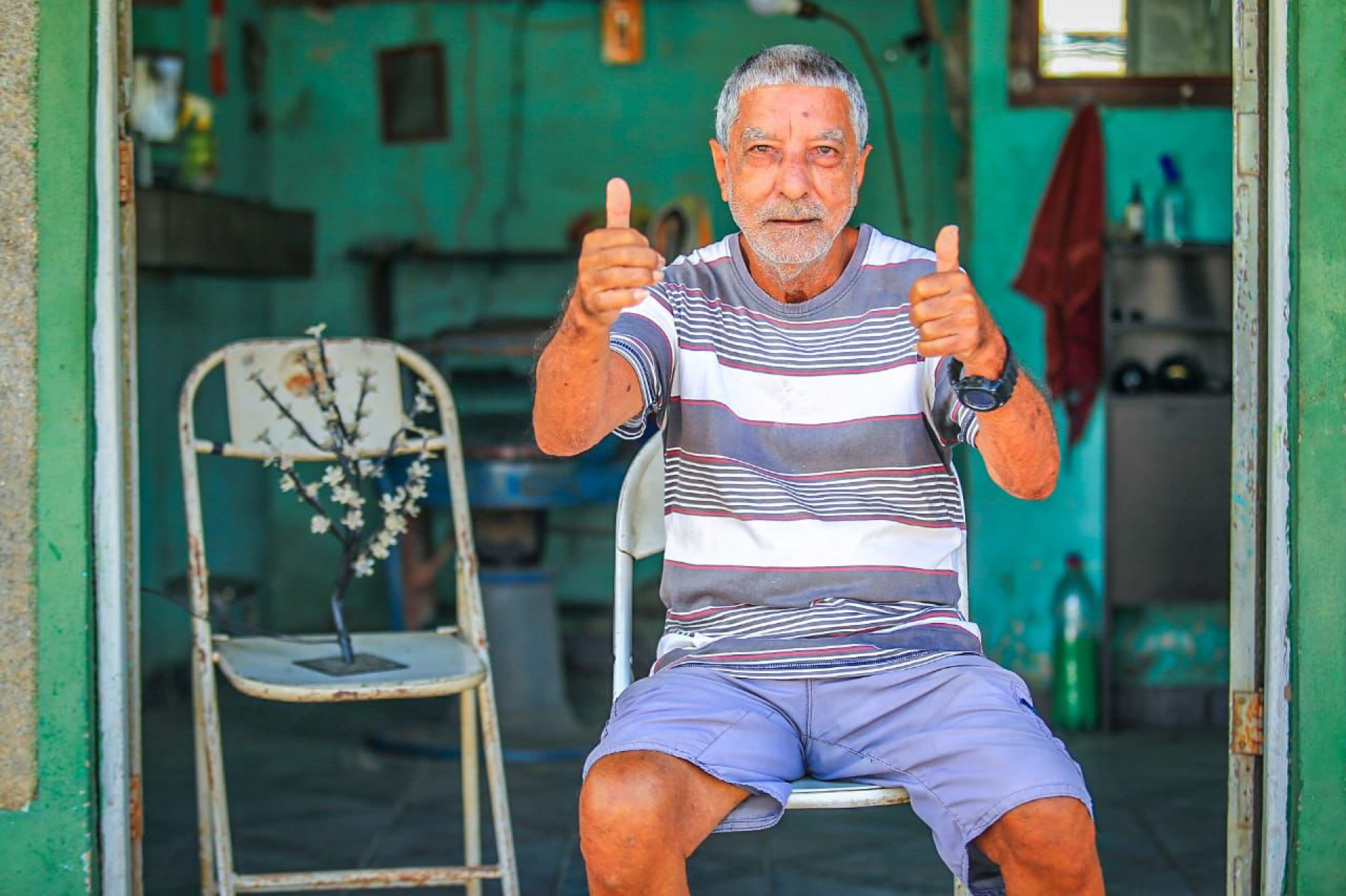 O aposentado Altiman Silva lembrou que o asfalto levar&aacute; ainda mais melhorias para Areia Branca - Rafael Barreto / PMBR