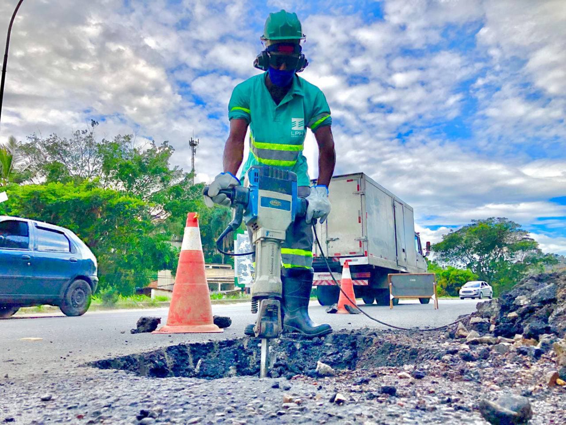 A &Aacute;guas do Rio atua em v&aacute;rias frentes realizando uma s&eacute;rie de reparos - Divulga&ccedil;&atilde;o
