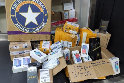 Ação da Receita Federal e da Polícia Civil apreende cerca de R$ 2 milhões em mercadorias piratas no Centro do Rio