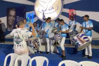 Fotos! Monarco é homenageado em cerimônia na quadra da Portela