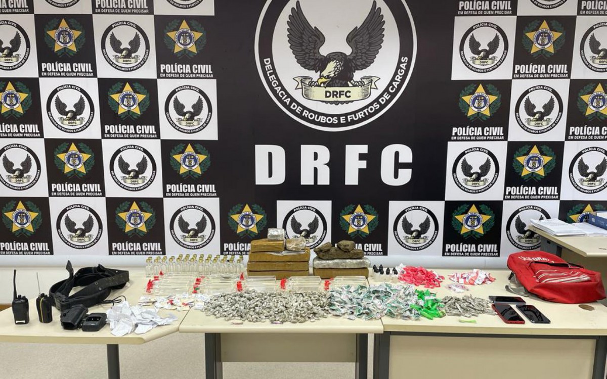 Policiais da DRFC recuperaram carga e ainda apreenderam farta quantidade de drogas 