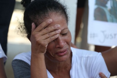 'Atiraram nele mesmo ele se rendendo e dizendo que era morador', diz mãe de morador morto durante operação no Complexo da Pedreira 