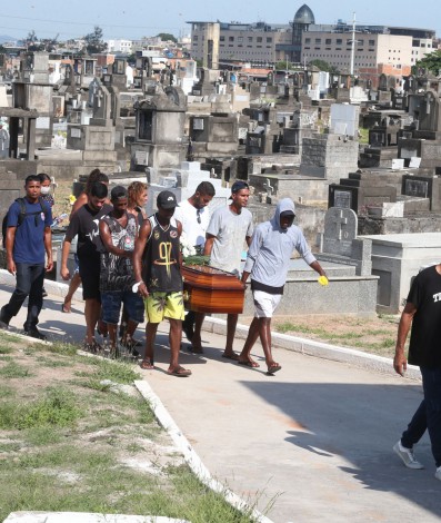 O velório de Fabrício Alves de Souza ocorreu no Cemitério de Inhaúma, na Zona Norte do Rio