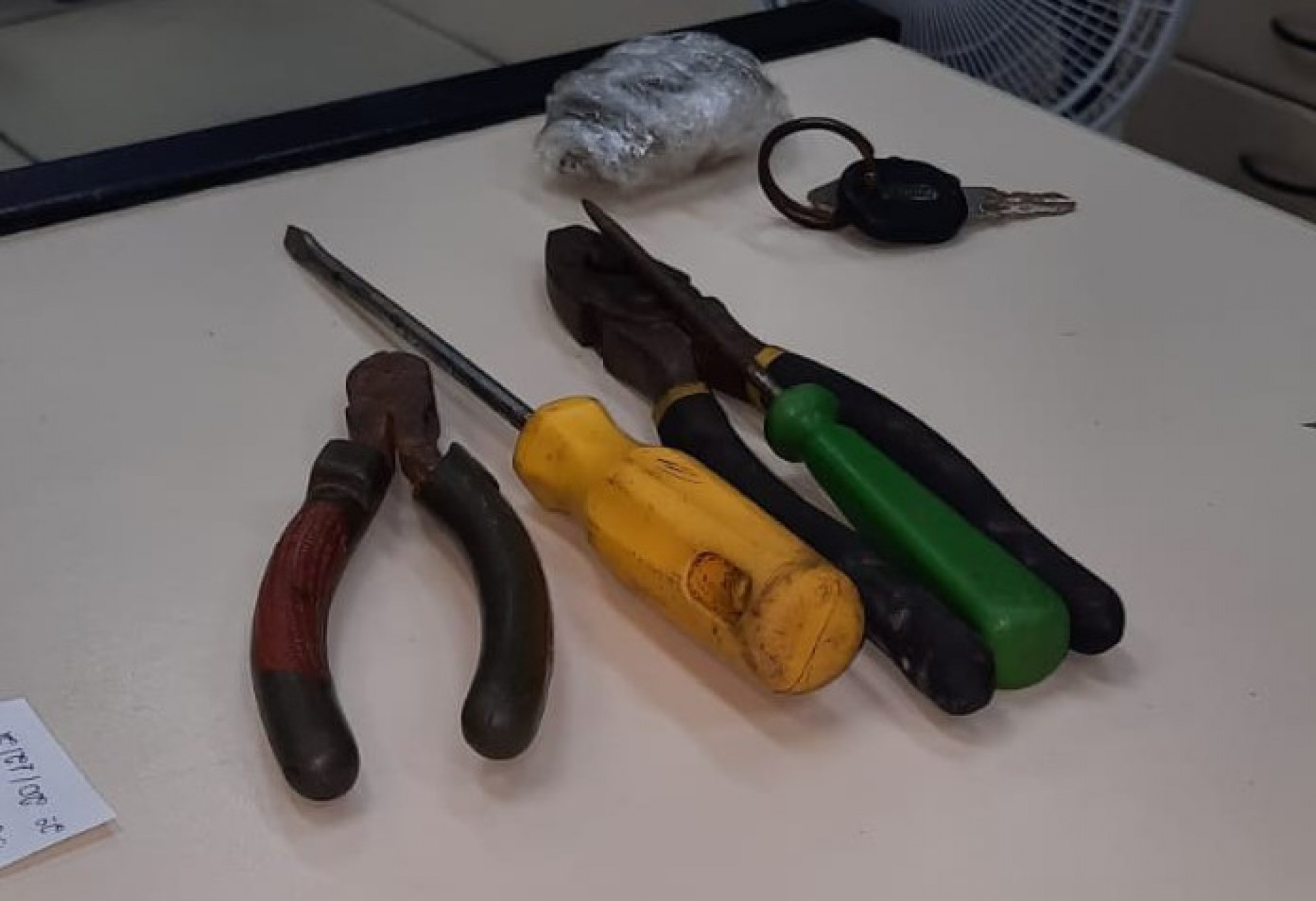 Guarda Civil prendeu dois suspeitos na orla Oscar Niemeyer, na madrugada desta quarta (22), e o receptador foi preso num ferro velho. Todos foram encaminhados para a 118ª DP - Divulgação