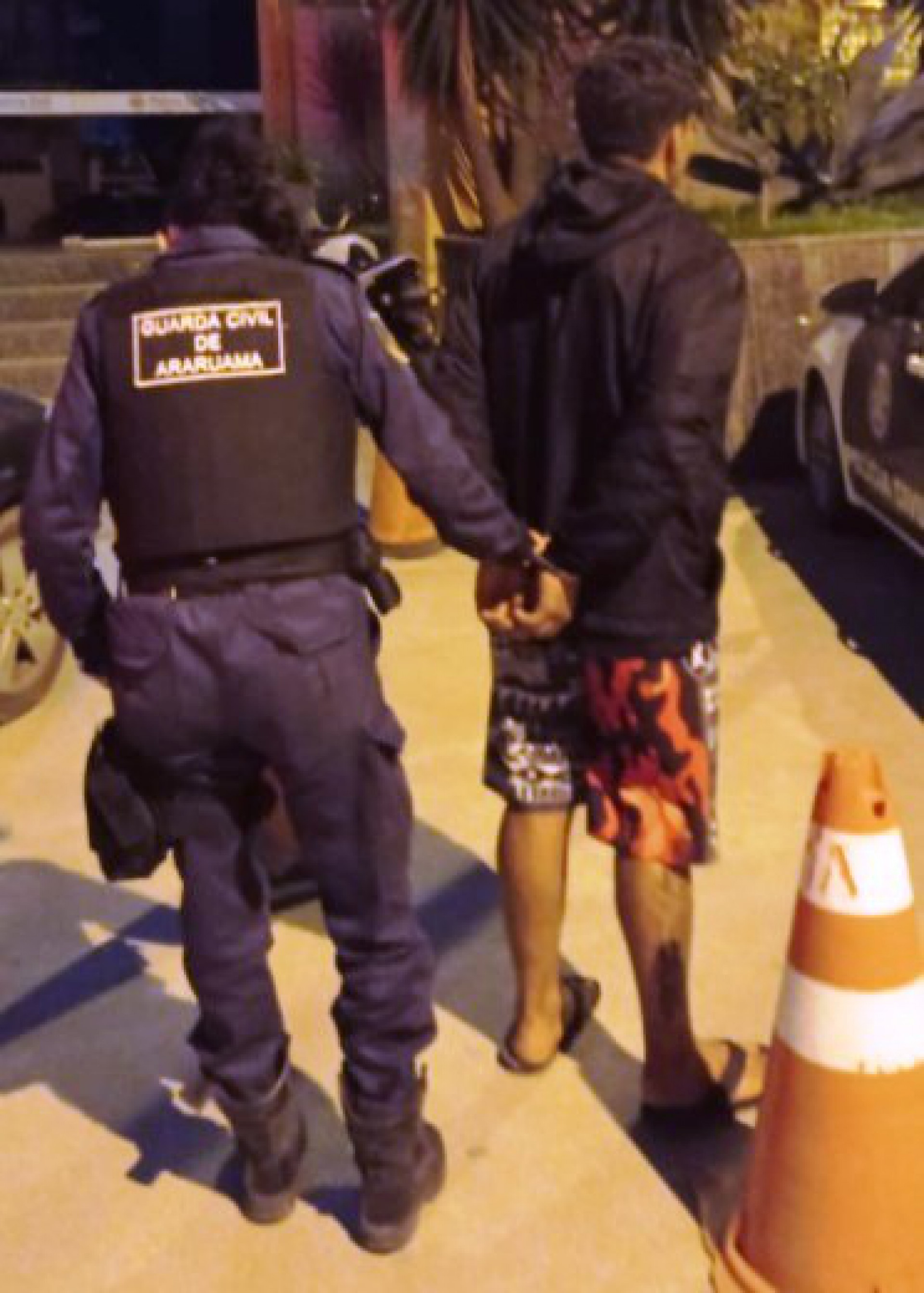 Guarda Civil prendeu dois suspeitos na orla Oscar Niemeyer, na madrugada desta quarta (22), e o receptador foi preso num ferro velho. Todos foram encaminhados para a 118ª DP - Divulgação