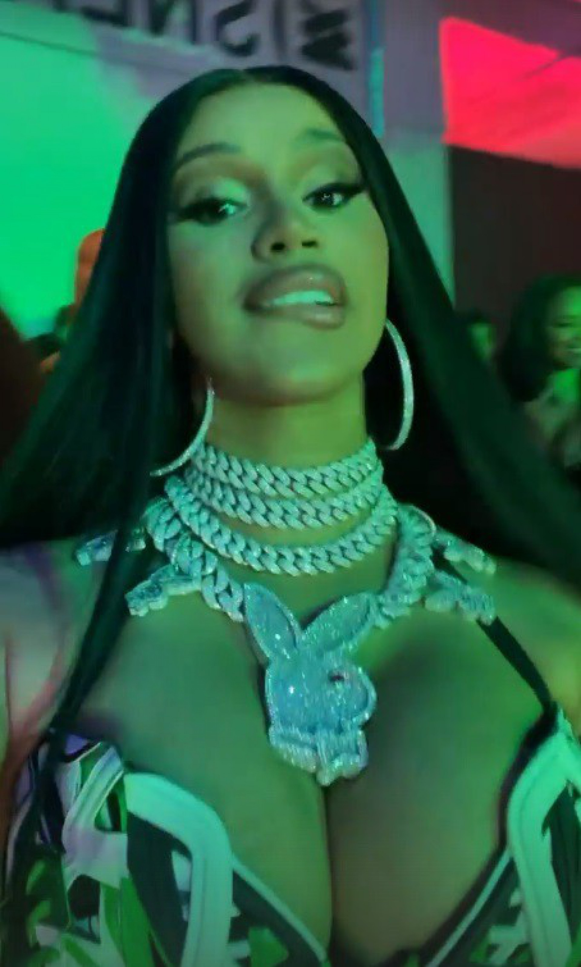 Cardi B presenteia o marido com cheque de 2 milhões de dólares - reprodução do instagram