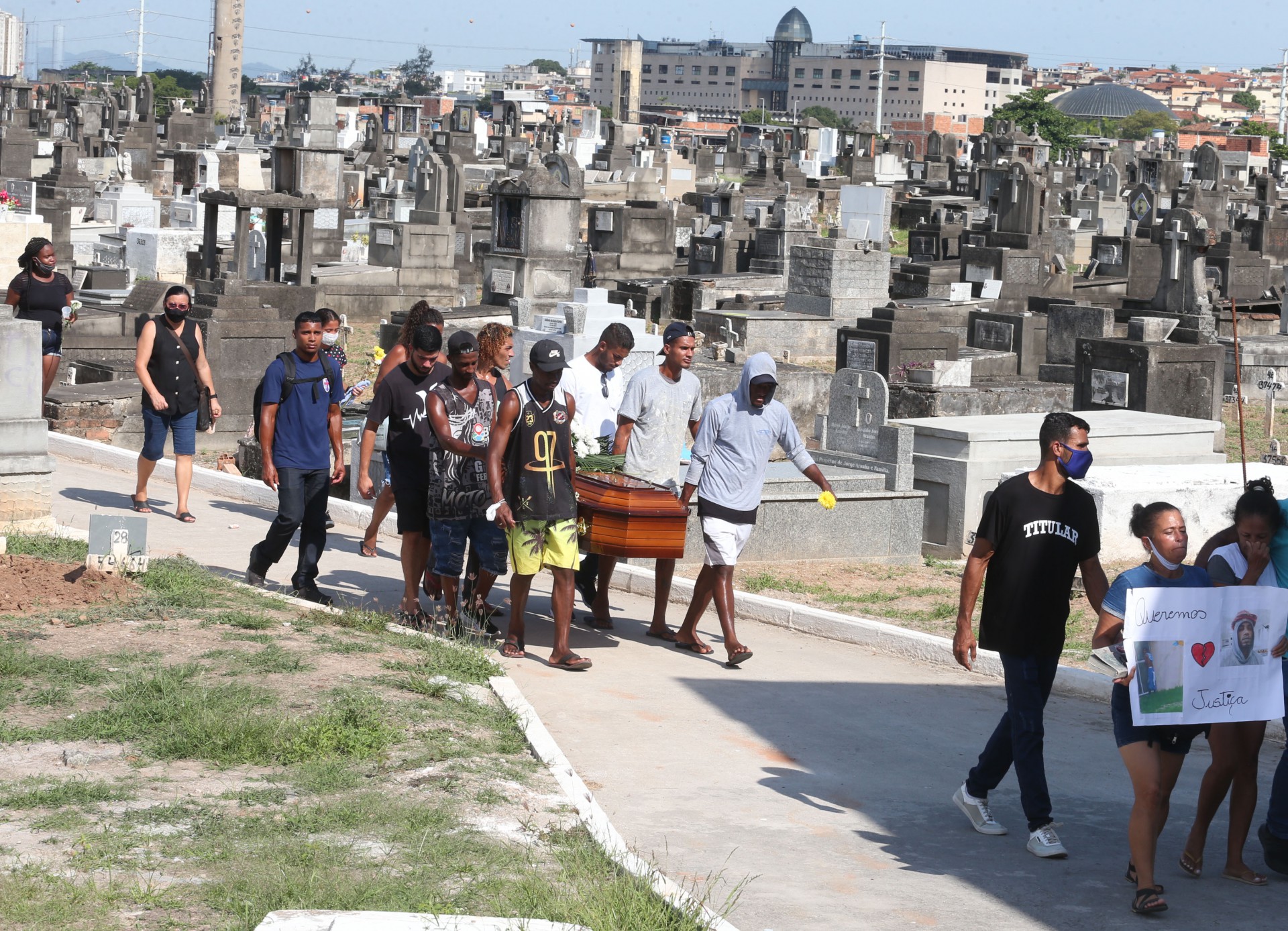 O velório de Fabrício Alves de Souza ocorreu no Cemitério de Inhaúma, na Zona Norte do Rio