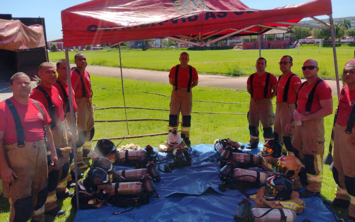 Os bombeiros de Angra receberam atentamente as instru&ccedil;&otilde;es durante o treinamento