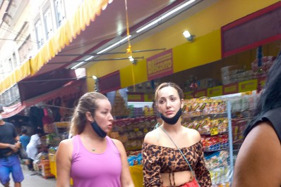 Gente como a gente! Josie Pessoa faz compras de fim de ano no Saara