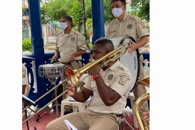 Banda Sinfônica da Guarda Municipal faz apresentações especiais de Natal e Ano Novo no Jardim do Méier