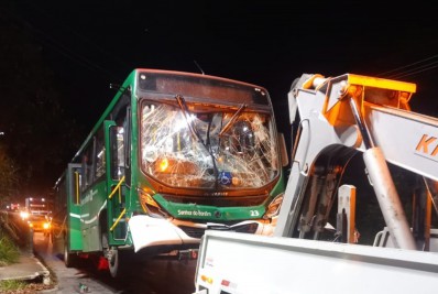 Colisão entre ônibus deixa 22 feridos em Angra