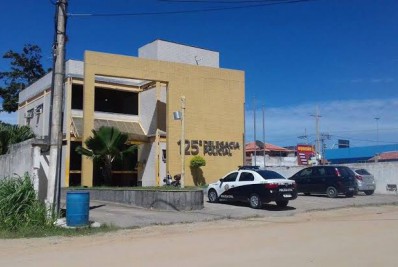 Polícia cumpre mandado de prisão em Arraial do Cabo