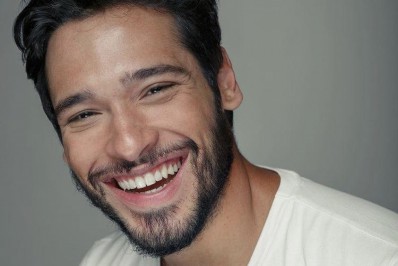 Bruno Fagundes diz sentir atração por mulheres, mas prefere homens: 'Performo melhor'