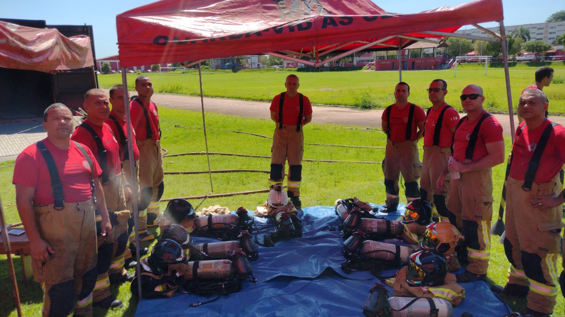 Os bombeiros de Angra receberam atentamente as instru&ccedil;&otilde;es durante o treinamento - Foto: Divulga&ccedil;&atilde;o 10&ordm; GBM
