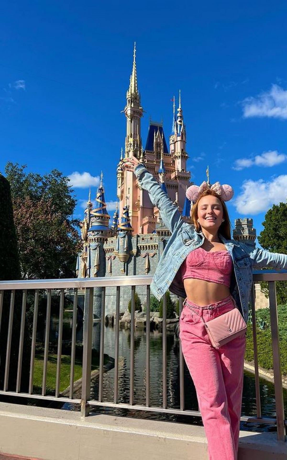 Lasrissa Manoela se diverte na Disney