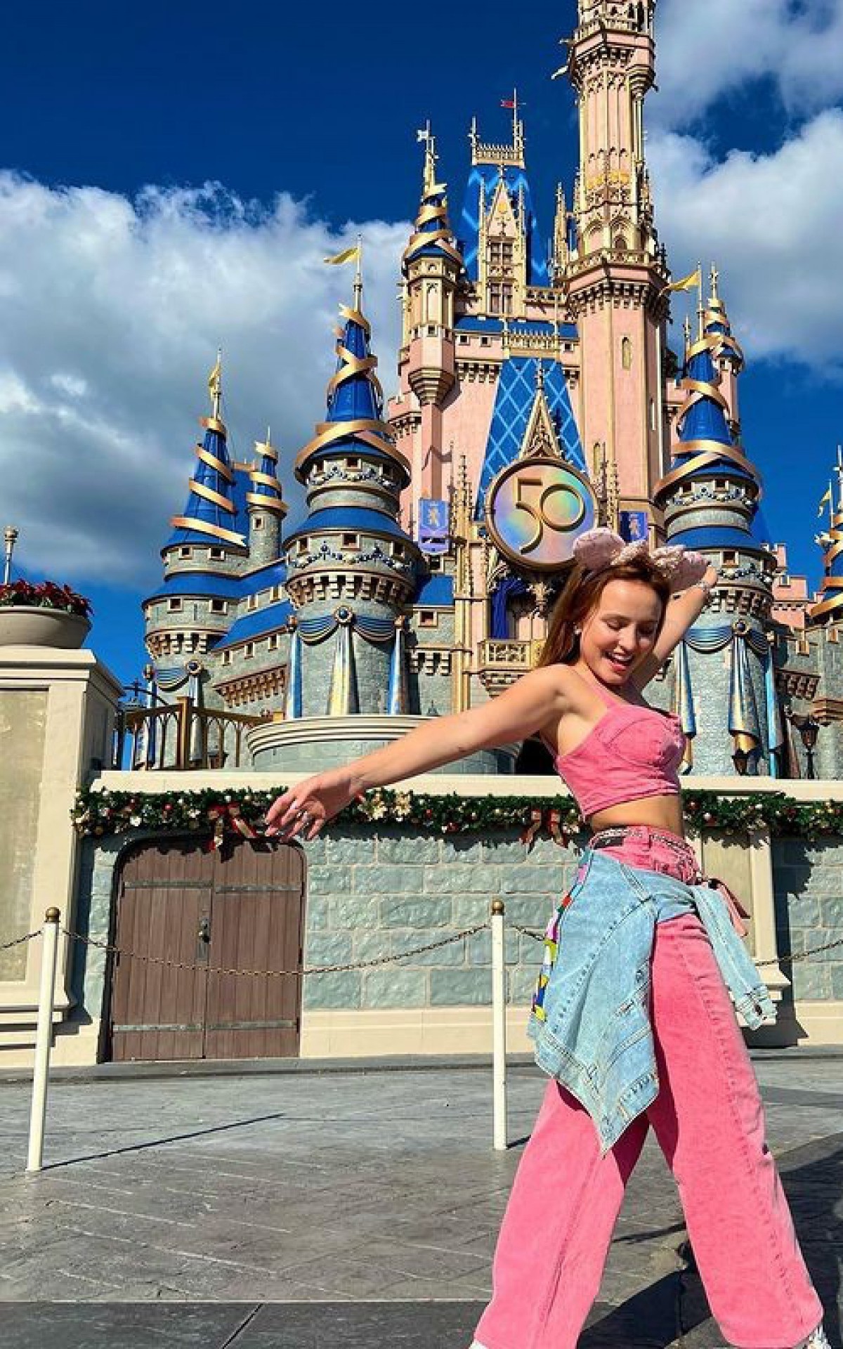 Lasrissa Manoela se diverte na Disney