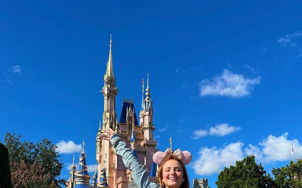 Lasrissa Manoela se diverte na Disney