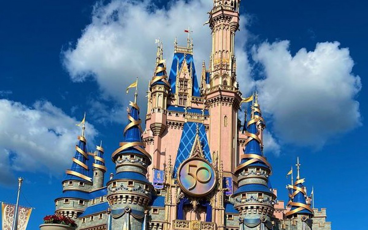 Lasrissa Manoela se diverte na Disney