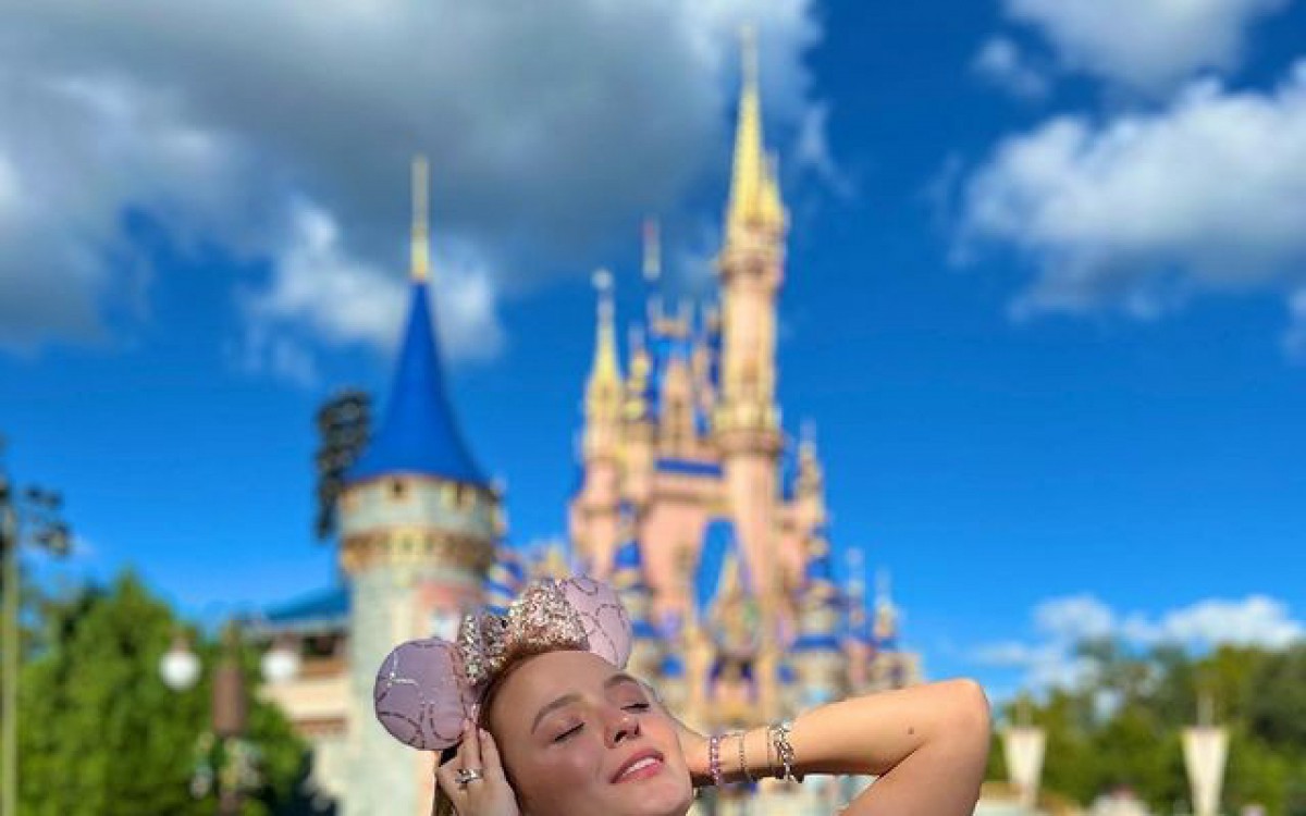 Lasrissa Manoela se diverte na Disney