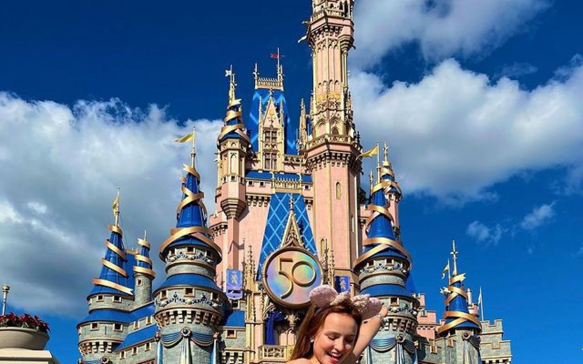 Lasrissa Manoela se diverte na Disney