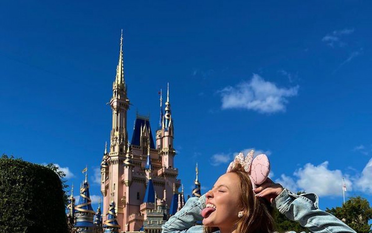 Lasrissa Manoela se diverte na Disney