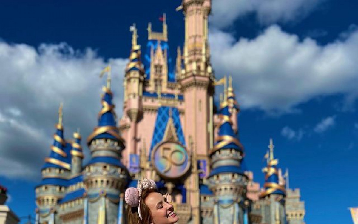 Lasrissa Manoela se diverte na Disney