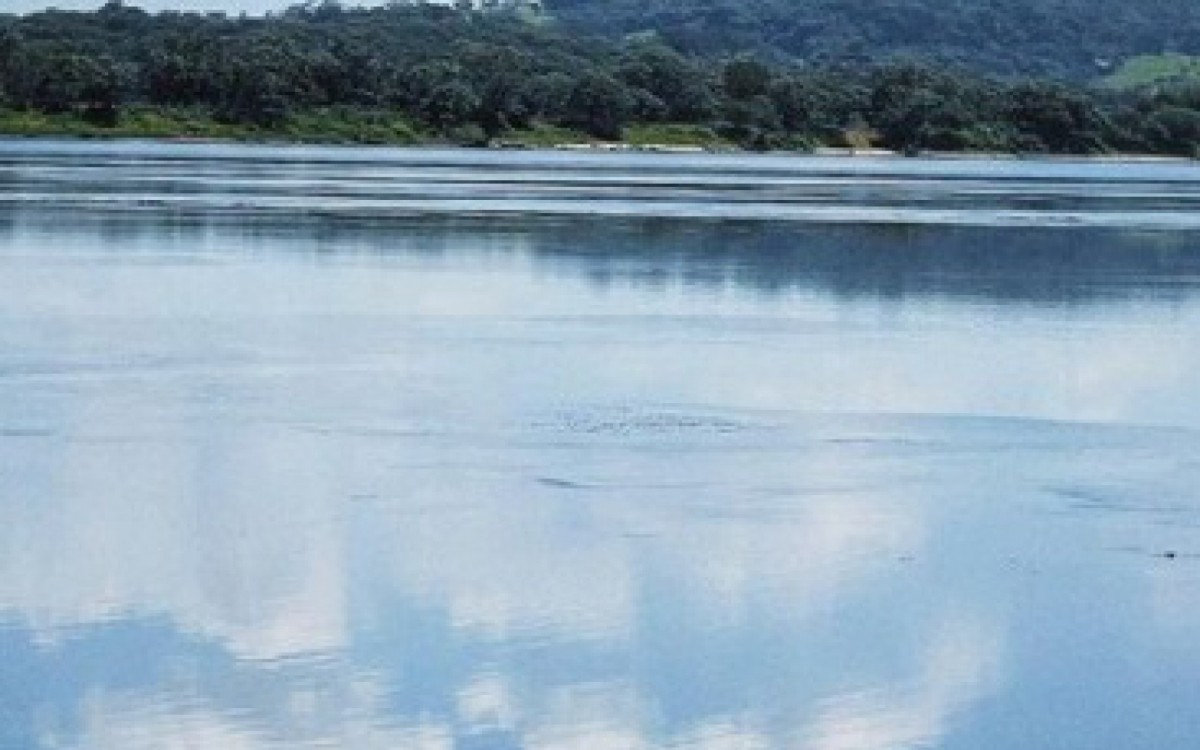 Rafa Kalimann esbanja boa forma em cliques de biqu&iacute;ni