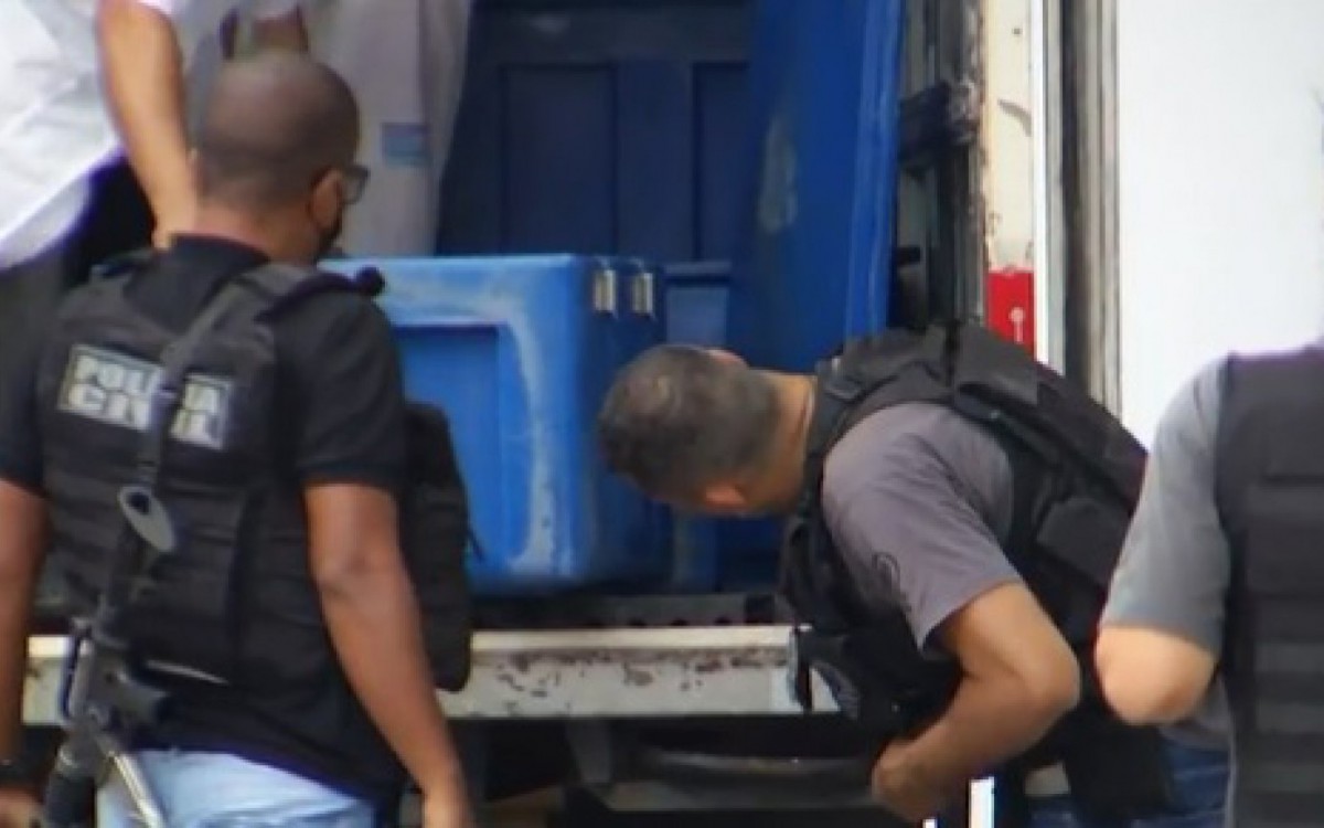 A polícia encontrou drogas e cadernos de anotações durante a operação