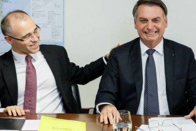 André Mendonça será relator de ação sobre ensino de gênero e Bolsonaro comemora: 'Feliz Natal, ho, ho, ho'