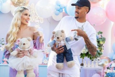 Influenciadora digital e jogador da seleção brasileira anunciam gravidez