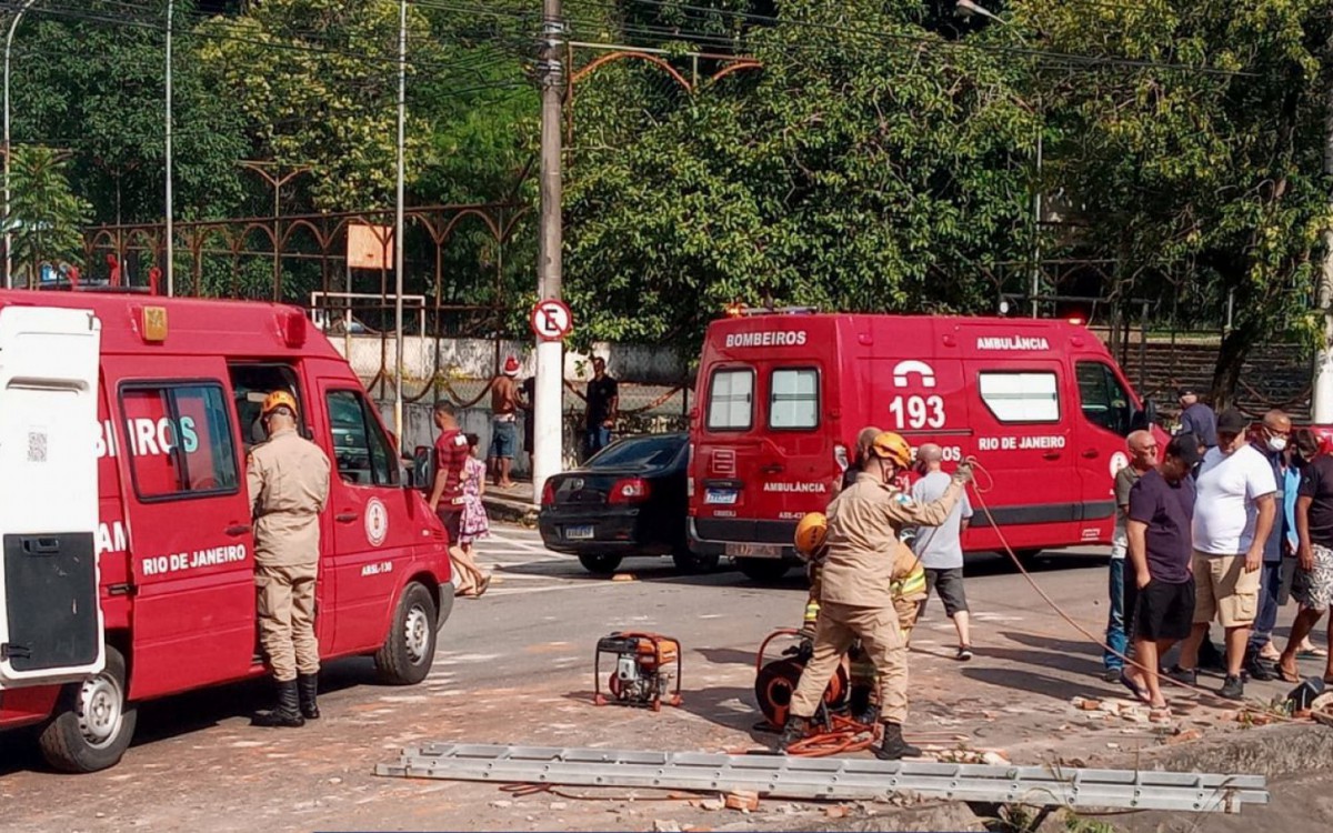 Ve&iacute;culo cai em c&oacute;rrego em VR - Reprodu&ccedil;&atilde;o/ Redes Sociais