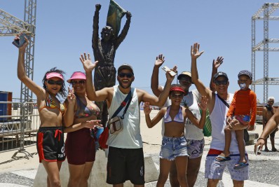 Último domingo de 2021: Sol, praia lotada e planos para o próximo ano