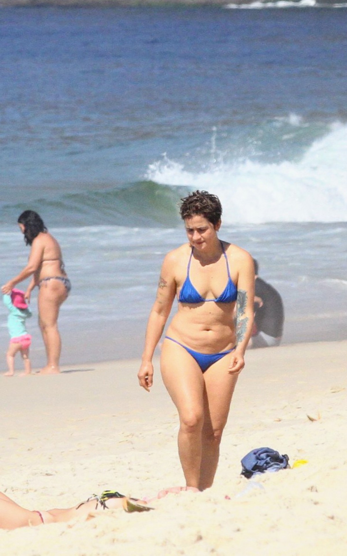 Lan Lanh curte dia de sol na Praia de Ipanema, na Zona Sul do Rio, na manh&atilde; desta segunda-feira