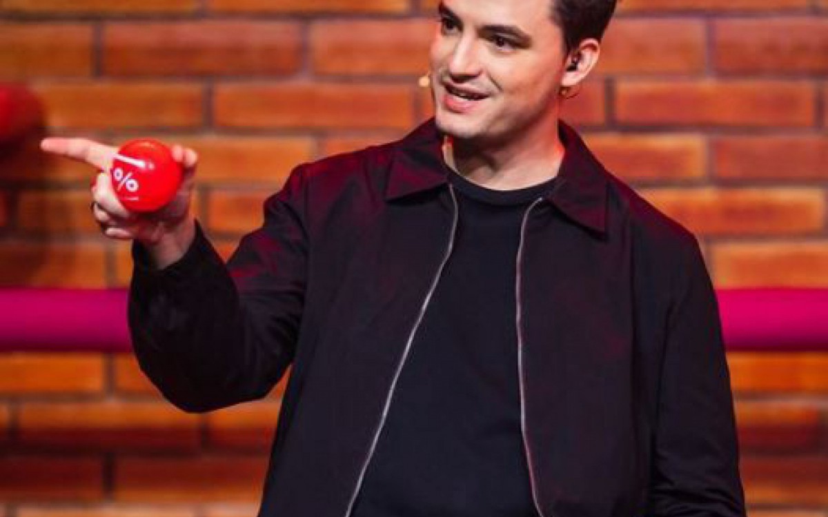 Youtuber gastou R$ 60 mil em roupas de cama para 'afogar as m&aacute;goas'