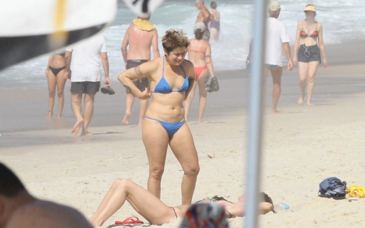 Lan Lanh curte dia de sol na Praia de Ipanema, na Zona Sul do Rio, na manhã desta segunda-feira - Ag. News