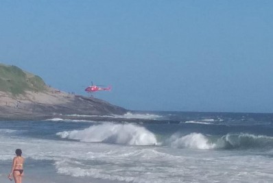 Bombeiros iniciam segundo dia de buscas por jovem que desapareceu no mar de Saquarema