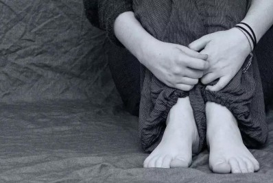 Homem é preso após espancar filho de 12 anos com pedaço de mangueira