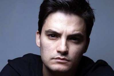 Felipe Neto é alvo de ataques após se afastar da internet e rebate: 'Bando de gente sem amor'