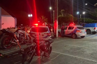 Dezenas de motociclistas promovem baderna na véspera de natal em Guapimirim