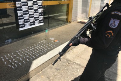 Jovem é preso por tráfico de drogas em Porto Real