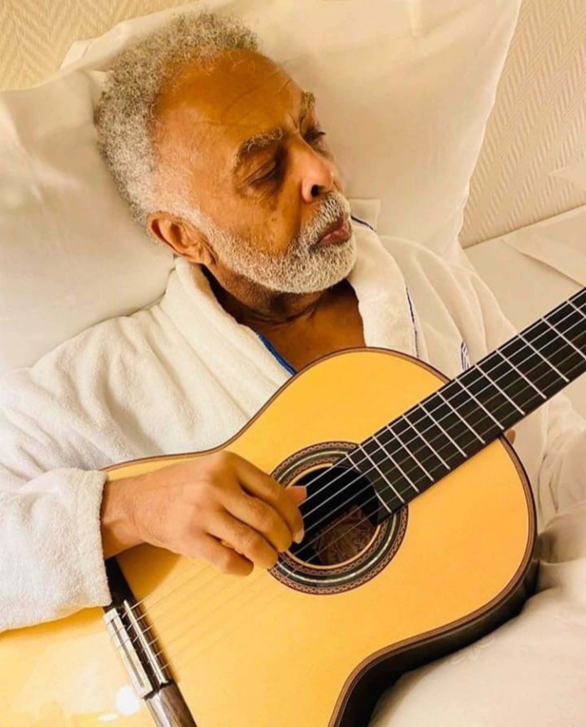 Gilberto Gil Divulga Fotos De Exílio Em Londres Mh Celebridades E Tv 