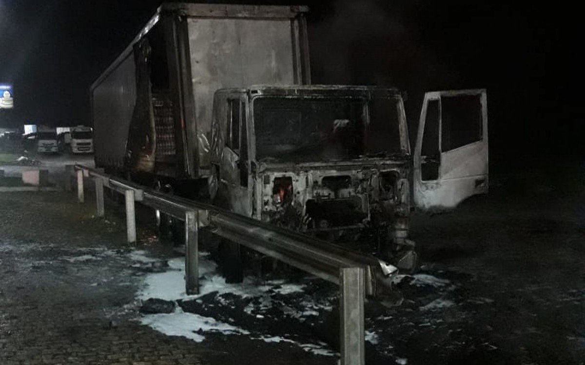 PMs salvam caminhoneiro de inc&ecirc;ndio em carreta em BM - Divulga&ccedil;&atilde;o/ PM