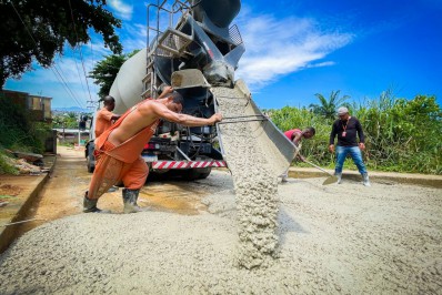 Prefeitura de Belford Roxo concreta e asfalta ruas em mais quatro bairros