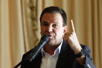 Paes explica que desfiles no Sambódromo devem pedir comprovante vacinal e testagem do público e desfilantes