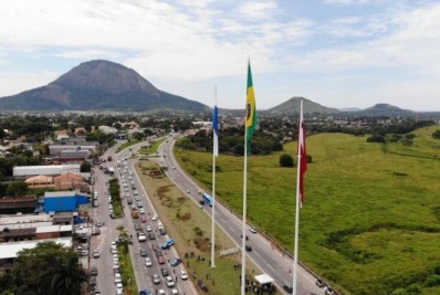 Ato de hasteamento das bandeiras do Brasil, Estado do Rio e de Maricá aconteceu na entrada da cidade
